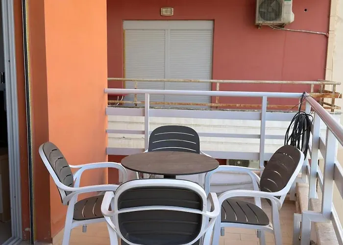 Seaside In The Center Of Apartamento Vlorë